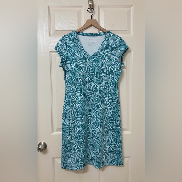 L.L. Bean Dresses & Skirts - L.L. Bean UPF 50 V Neck Short Sleeve Dress Medium Sporty Zip Pocket Vacation